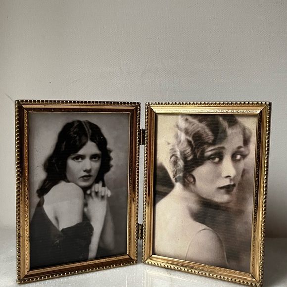 Vintage Gold Tone Metal Bi Fold 3.5x 5" Double Picture Photo Frame - Picture 1 of 14